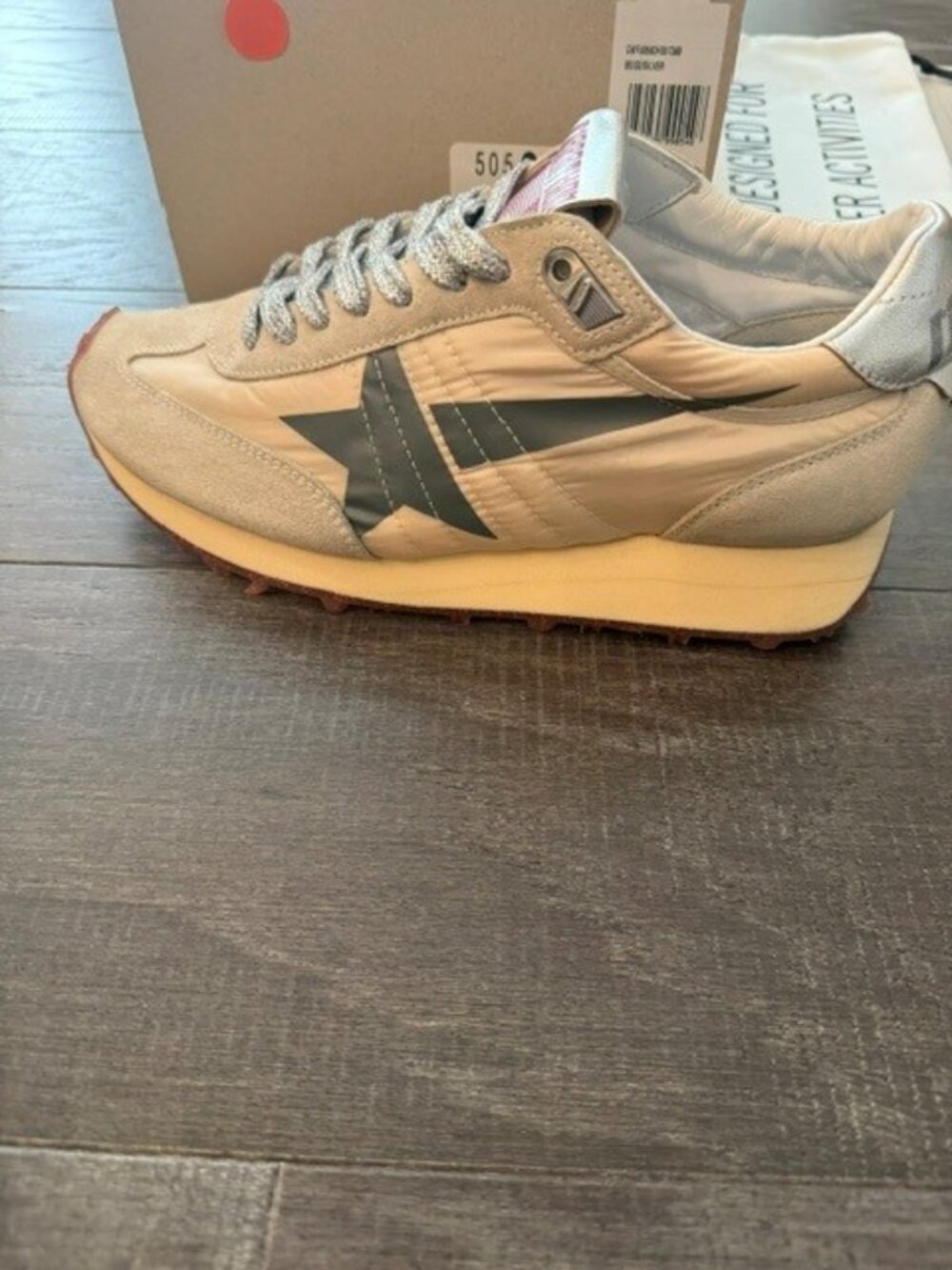 Brand New Women's Golden Goose Marathon sneakers Size 8 Silver/Beige - discon't